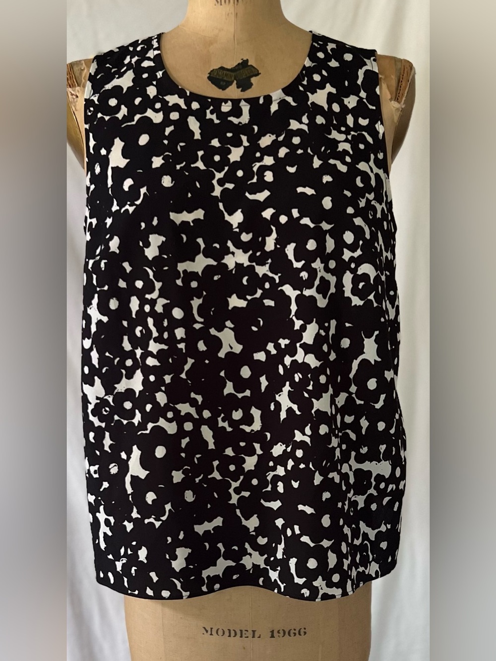 Cabi Dixon Sleeveless Dixon Top S